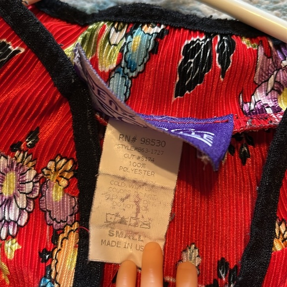 Vintage Floral Crinkle V-Neck Asian Print Top - Picture 4 of 14